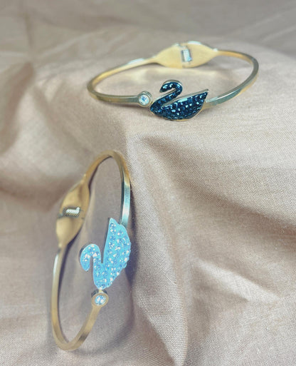 Crystal Black Swarn Bracelet."Stainless Steel"