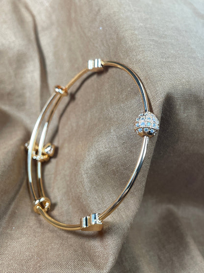 Golden Round Stone Bangle."Stainless Steel"