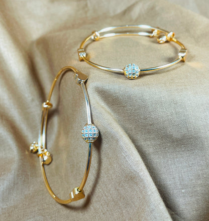 Golden Round Stone Bangle."Stainless Steel"