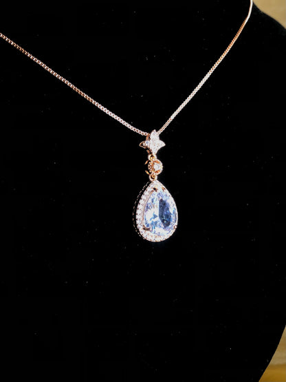 "White Crystal Teardrop Pendant Necklace”
